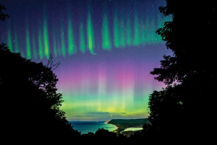 Empire-Bluff-Aurora-E.cx Aurora Borealis